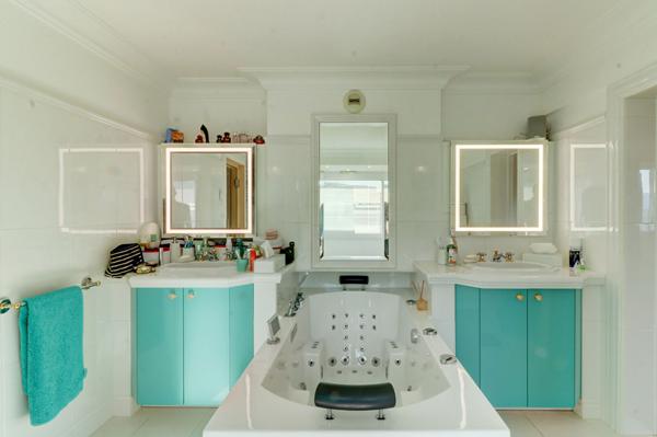 Appartement 3 pièces vue mer panoramique dans domaine gardé avec piscine