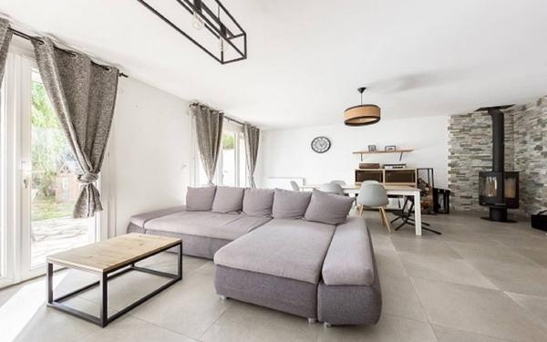 Maison à vendre    5 pièces • 117,80 m2 Roissy-en-Brie