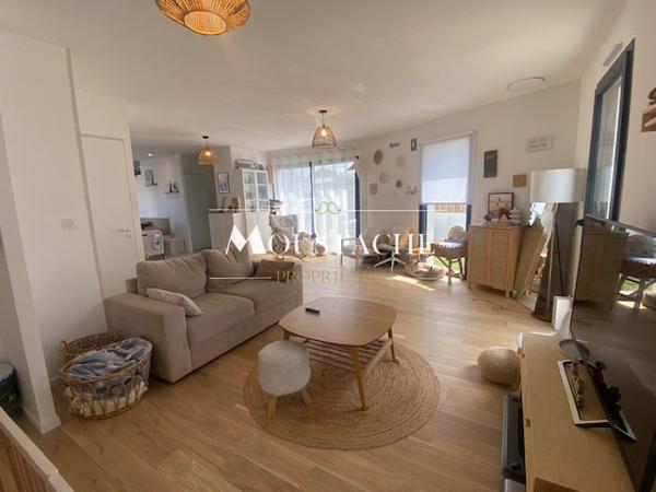 BELLE MAISON RÉCENTE DE PLAIN-PIED - A DEUX PAS DU CENTRE-VILLE -