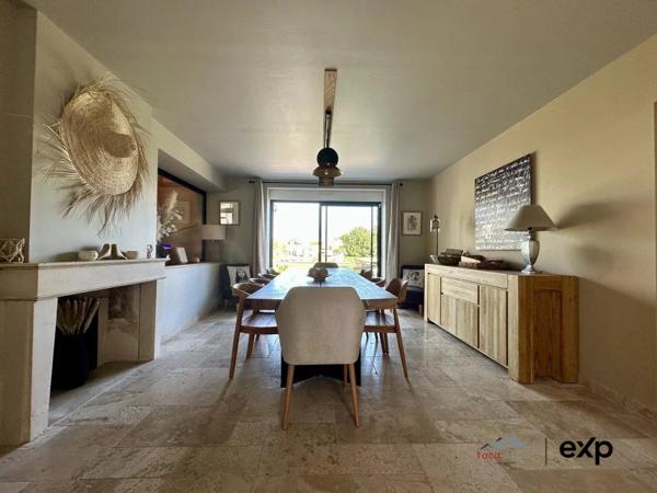 Une demeure de rêve, un village secret.