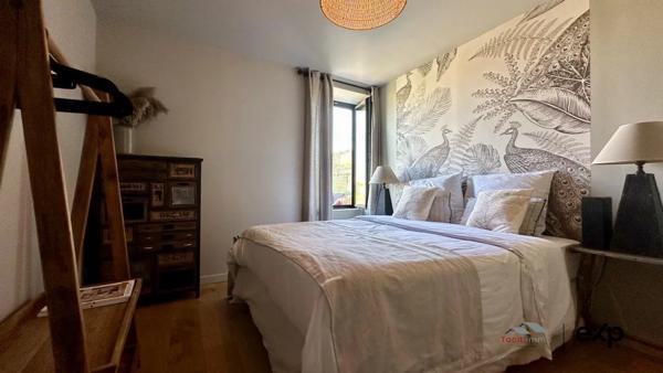 Une demeure de rêve, un village secret.