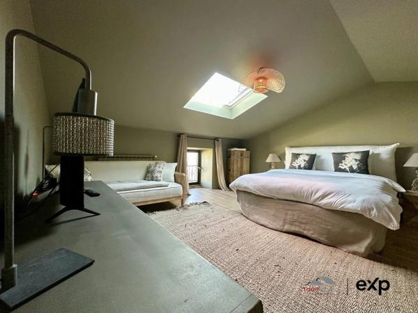 Une demeure de rêve, un village secret.