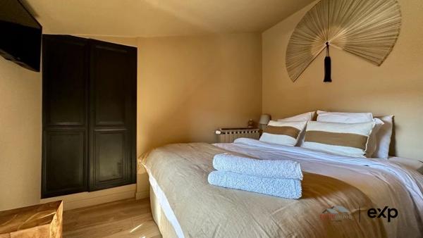 Une demeure de rêve, un village secret.