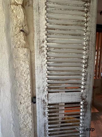 Une demeure de rêve, un village secret.