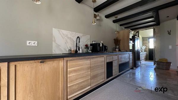 Une demeure de rêve, un village secret.