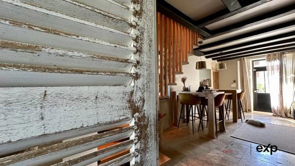 Une demeure de rêve, un village secret.