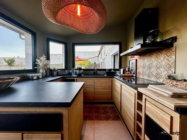 Une demeure de rêve, un village secret.