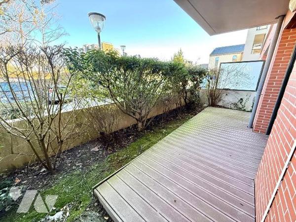 T2 RDC avec terrasse - PMR - Proche gare de Saint-Malo.

À deux pas de la gare de Saint-Malo,...