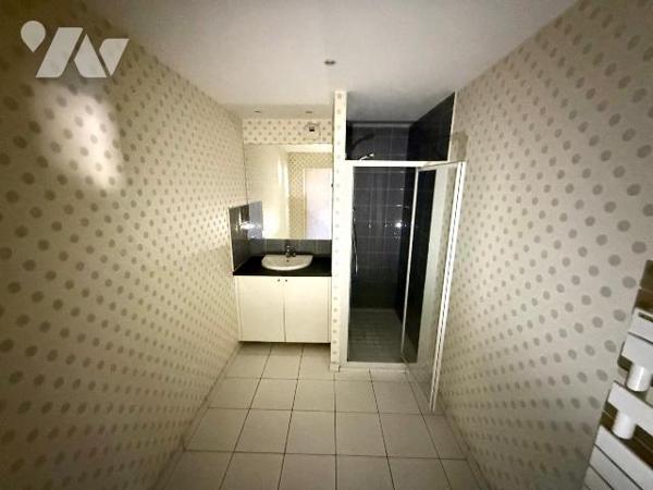 T2 RDC avec terrasse - PMR - Proche gare de Saint-Malo.

À deux pas de la gare de Saint-Malo,...