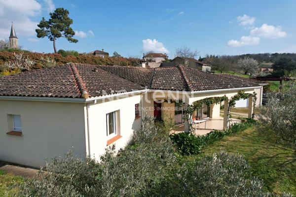 A vendre Villa de plain pied 128m², 5 pièces, 4 chambres avec un garage et jardin
