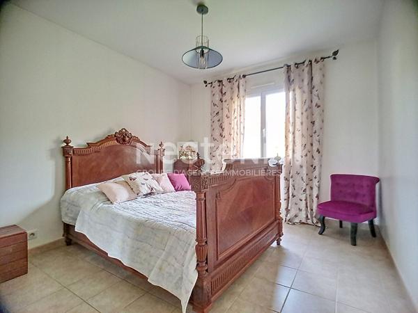 A vendre Villa de plain pied 128m², 5 pièces, 4 chambres avec un garage et jardin