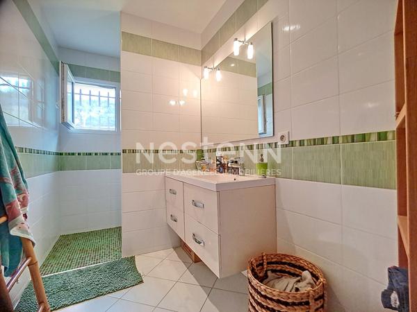 A vendre Villa de plain pied 128m², 5 pièces, 4 chambres avec un garage et jardin