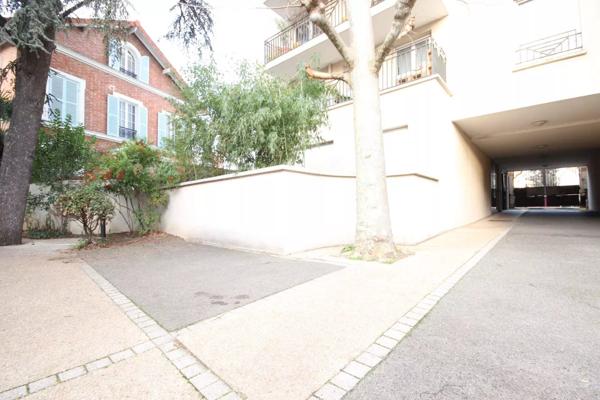 Vente                                                      Parking
                        
                                         12 m2                     à Asnières-sur-Seine