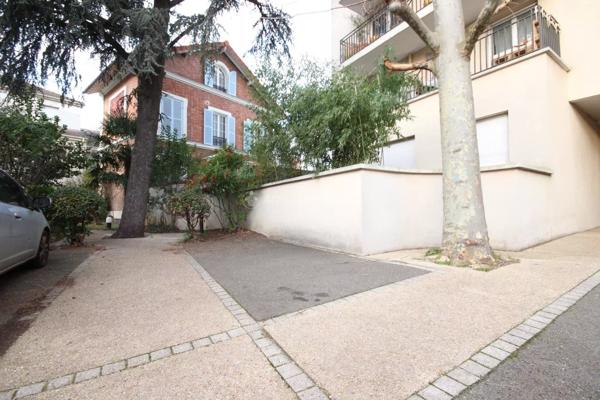 Vente                                                      Parking
                        
                                         12 m2                     à Asnières-sur-Seine
