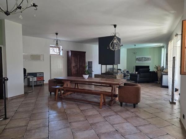 Maison Marseille 5 pièce(s) 181 m2 avec jardin