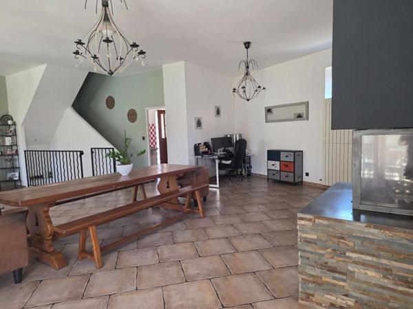 Maison Marseille 5 pièce(s) 181 m2 avec jardin