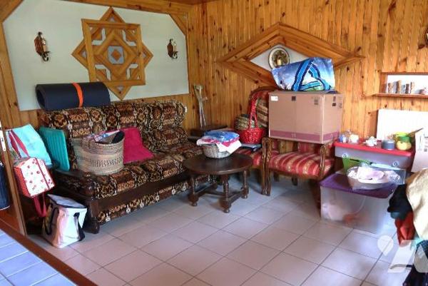 Pavillon construit en 1975/76, env. 165m2 hab., comprenant :
. en RC surélevé (env. 95m2) : en...