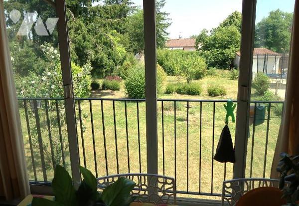 Pavillon construit en 1975/76, env. 165m2 hab., comprenant :
. en RC surélevé (env. 95m2) : en...