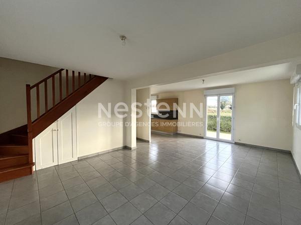 Ensemble de deux maisons, Monterblanc, 150 m², 6 chambres sur 1540 m² de terrain.