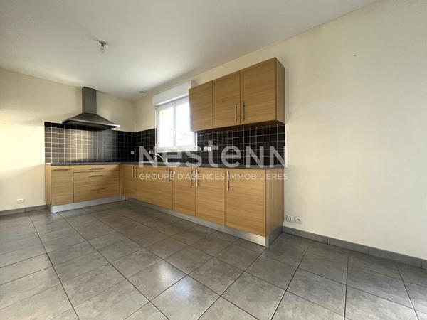 Ensemble de deux maisons, Monterblanc, 150 m², 6 chambres sur 1540 m² de terrain.