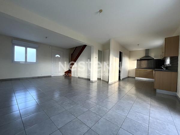 Ensemble de deux maisons, Monterblanc, 150 m², 6 chambres sur 1540 m² de terrain.