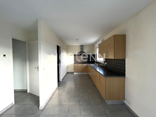 Ensemble de deux maisons, Monterblanc, 150 m², 6 chambres sur 1540 m² de terrain.