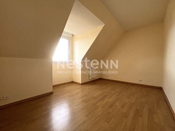 Ensemble de deux maisons, Monterblanc, 150 m², 6 chambres sur 1540 m² de terrain.