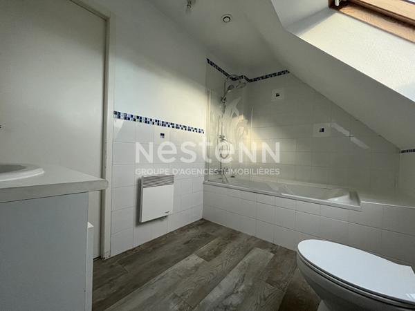 Ensemble de deux maisons, Monterblanc, 150 m², 6 chambres sur 1540 m² de terrain.