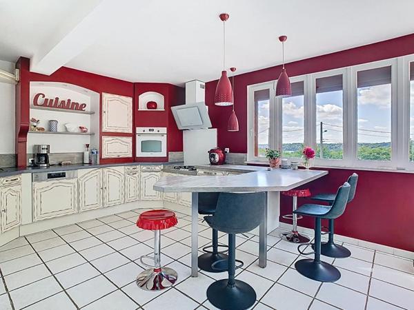 PAVILLON INDEPENDANT  - 180M² - 4 CHAMBRES - 2 BUREAUX - 1 DOUBLE GARAGE - 2 GRANDES DEPENDANCES - JARDIN - 60290 CAUFFRY