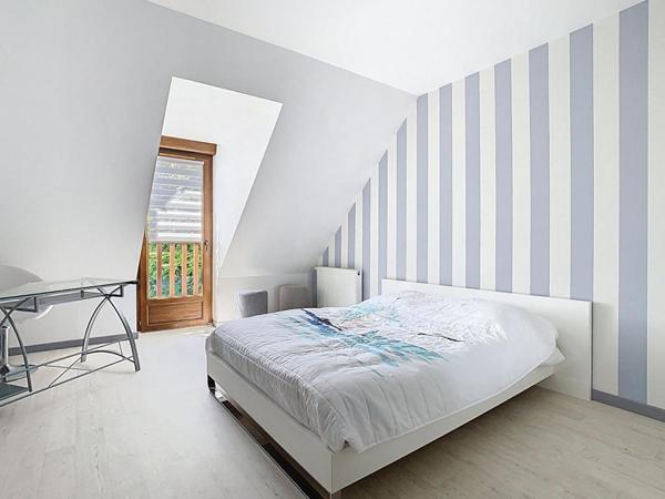 PAVILLON INDEPENDANT  - 180M² - 4 CHAMBRES - 2 BUREAUX - 1 DOUBLE GARAGE - 2 GRANDES DEPENDANCES - JARDIN - 60290 CAUFFRY