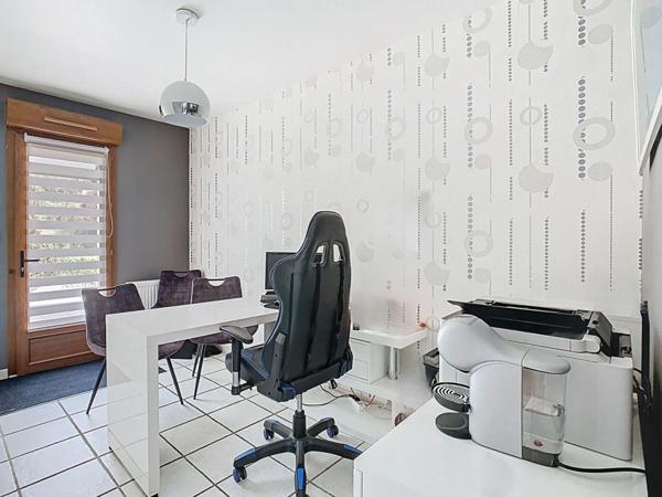 PAVILLON INDEPENDANT  - 180M² - 4 CHAMBRES - 2 BUREAUX - 1 DOUBLE GARAGE - 2 GRANDES DEPENDANCES - JARDIN - 60290 CAUFFRY