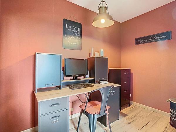 PAVILLON INDEPENDANT  - 180M² - 4 CHAMBRES - 2 BUREAUX - 1 DOUBLE GARAGE - 2 GRANDES DEPENDANCES - JARDIN - 60290 CAUFFRY