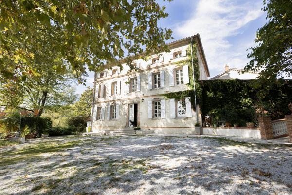 Maison
         12 pièces
        - 450 m² 990 000 € *