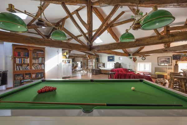Maison
         12 pièces
        - 450 m² 990 000 € *