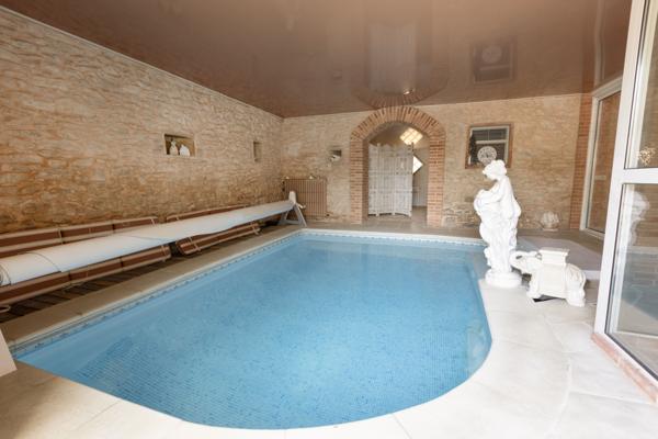 Maison
         12 pièces
        - 450 m² 990 000 € *