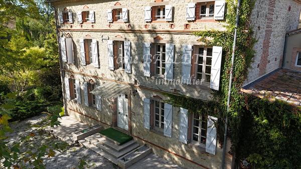 Maison
         12 pièces
        - 450 m² 990 000 € *