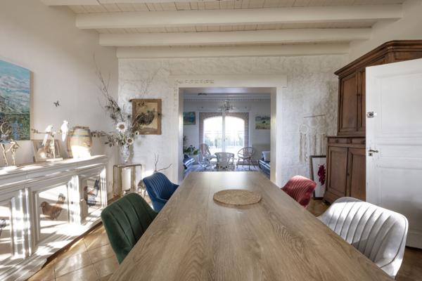 Maison
         12 pièces
        - 450 m² 990 000 € *