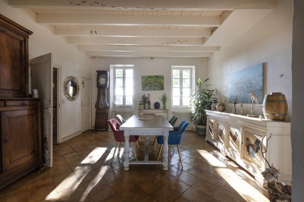 Maison
         12 pièces
        - 450 m² 990 000 € *