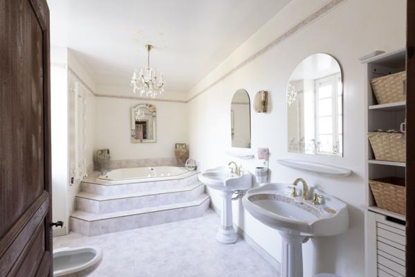 Maison
         12 pièces
        - 450 m² 990 000 € *