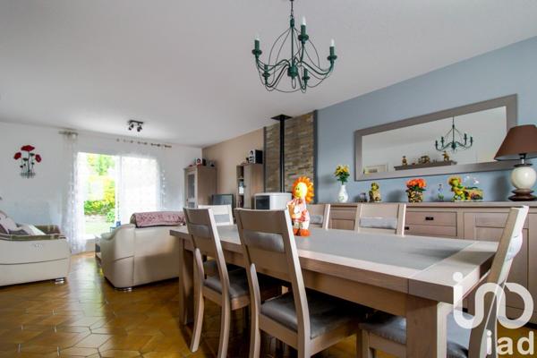 Maison 4 pièces de 102 m² à Nézel (78410)