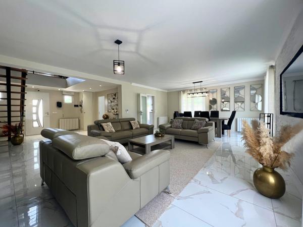 Maison 8 pièces - 220 m²