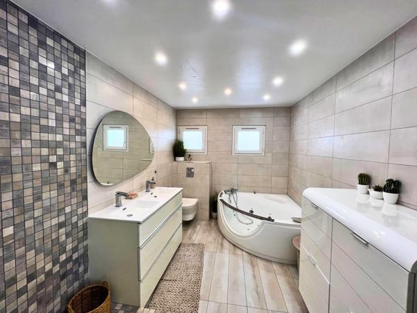 Maison 8 pièces - 220 m²