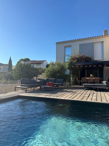 Maison récente avec piscine & vue imprenable sur les oliviers