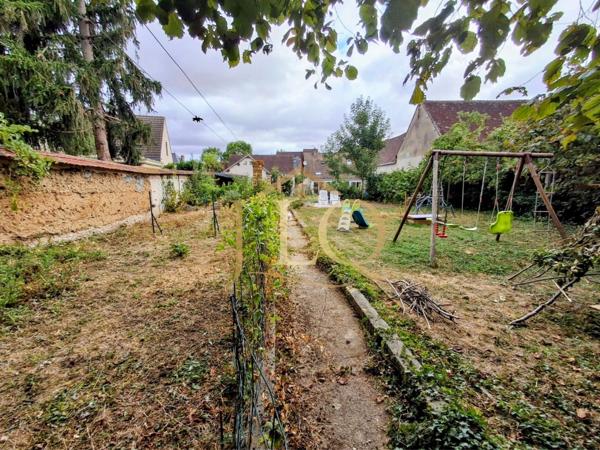 La Pierrotine - Maison familiale de ville de 170m² environ - 4 chambres - Terrain de plus de 1 000m² - Pierres (28 130)