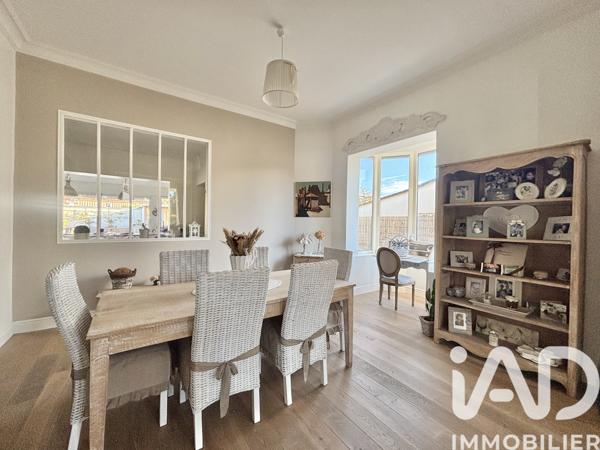 Maison à vendre 6 pièces 212 m² Saint-Médard-en-Jalles