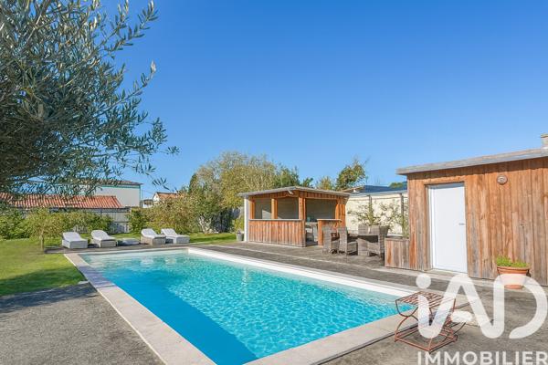 Maison à vendre 6 pièces 212 m² Saint-Médard-en-Jalles