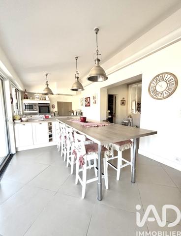 Maison à vendre 6 pièces 212 m² Saint-Médard-en-Jalles