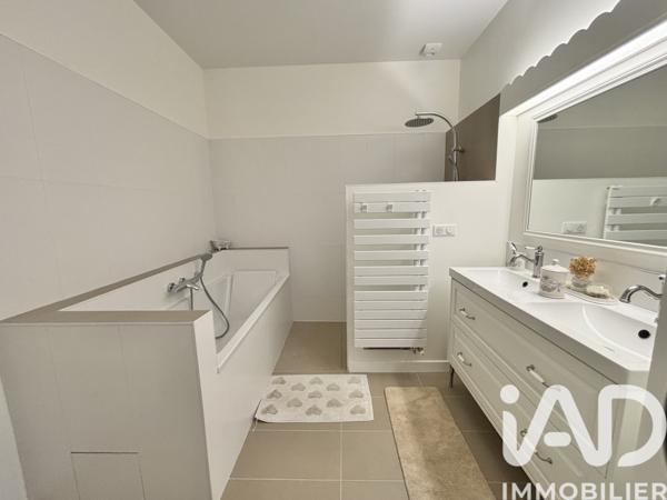 Maison à vendre 6 pièces 212 m² Saint-Médard-en-Jalles