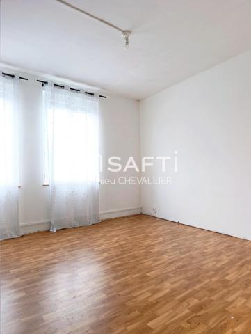 Maison spacieuse avec jardin et garage