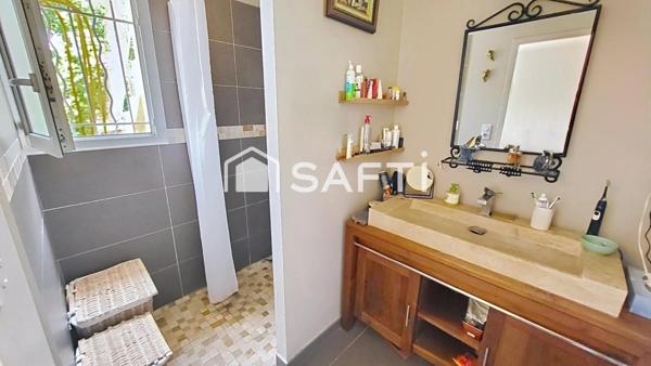 Maison T4 avec jardin, garage et stationnement – cœur de village, au calme